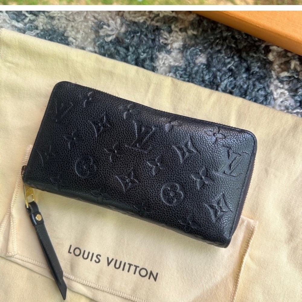 Louis Vuitton Black Women's Wallet